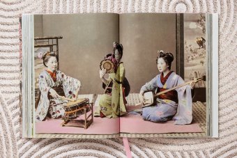 Japan 1900. A portrait in colour, Dobson Sebastian Arque Sabine  купить книгу в Либроруме